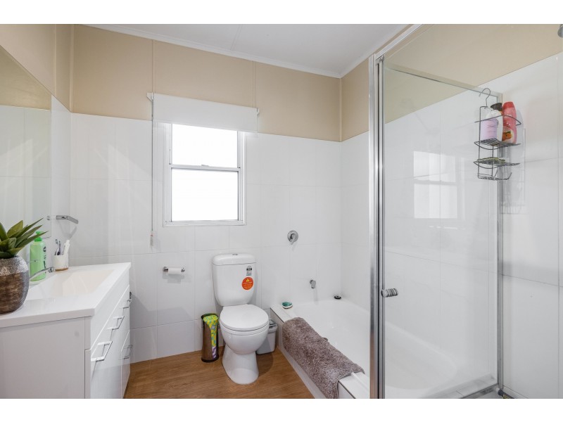 354 South Street, Harristown QLD 4350