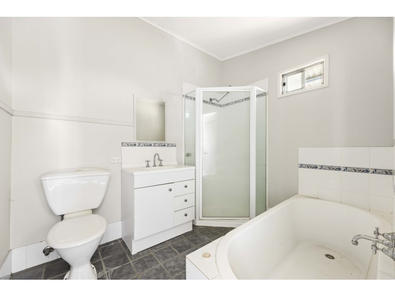 7 Eton Street, Cambooya QLD 4358