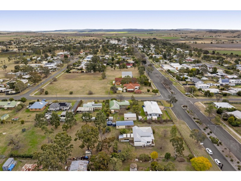 7 Eton Street, Cambooya QLD 4358