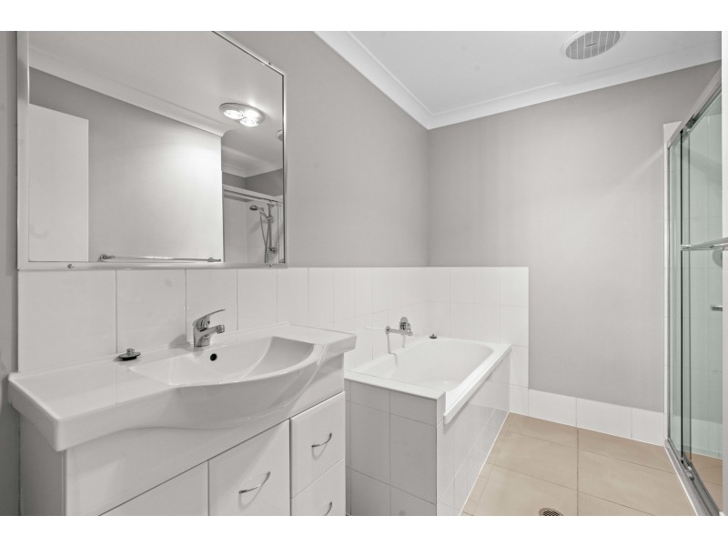 4/303 Bridge Street, Newtown QLD 4350