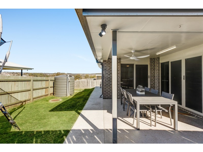 42 Alistair Street, Glenvale QLD 4350