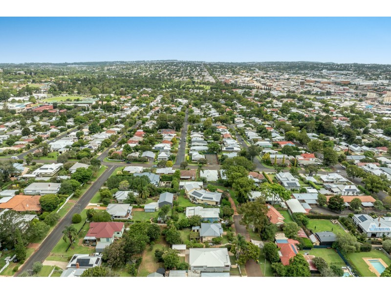 6 Loye Street, North Toowoomba QLD 4350