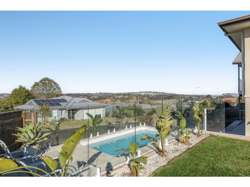 13 Dodson Crescent, Mount Kynoch QLD 4350