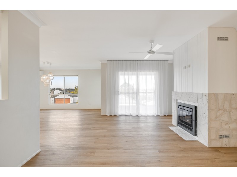 13 Dodson Crescent, Mount Kynoch QLD 4350