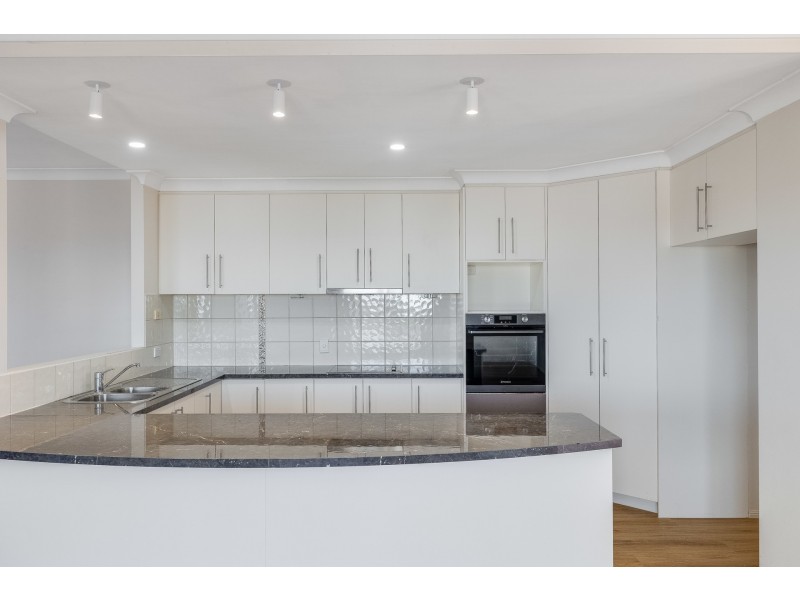 13 Dodson Crescent, Mount Kynoch QLD 4350