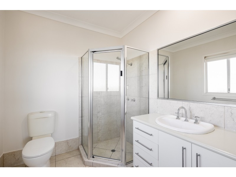 13 Dodson Crescent, Mount Kynoch QLD 4350