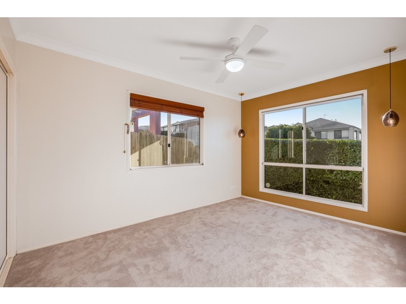 13 Dodson Crescent, Mount Kynoch QLD 4350