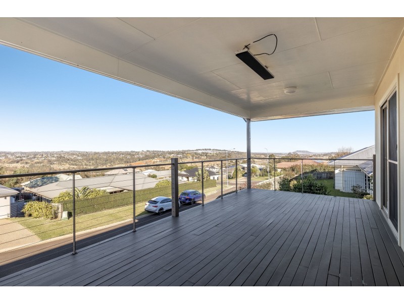 13 Dodson Crescent, Mount Kynoch QLD 4350