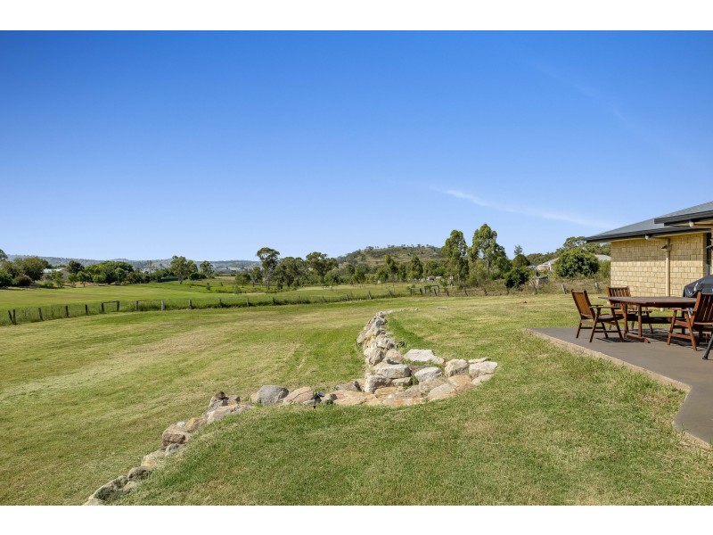 12 Roderick Street, Cotswold Hills QLD 4350