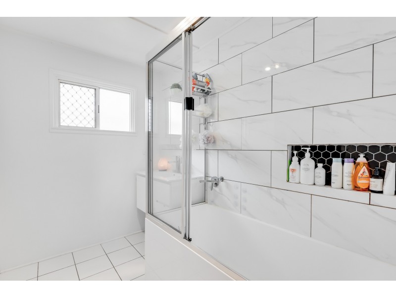 25 Cathro Street, Rockville QLD 4350