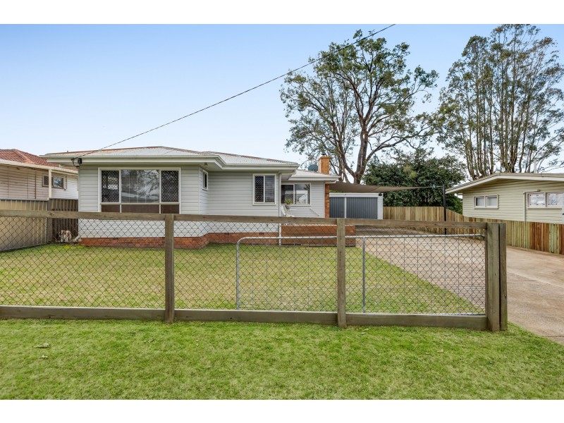 25 Cathro Street, Rockville QLD 4350