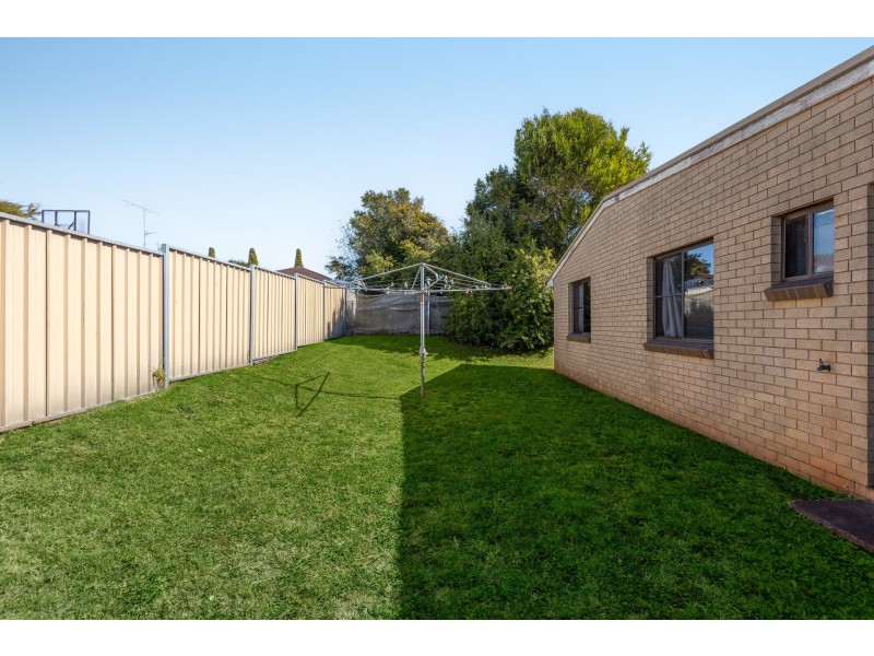 1&2/4 McQuade Court, Kearneys Spring QLD 4350