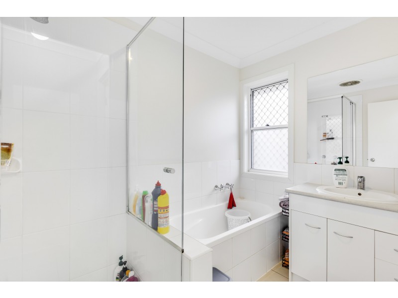 1a Sweeney Street, Kearneys Spring QLD 4350