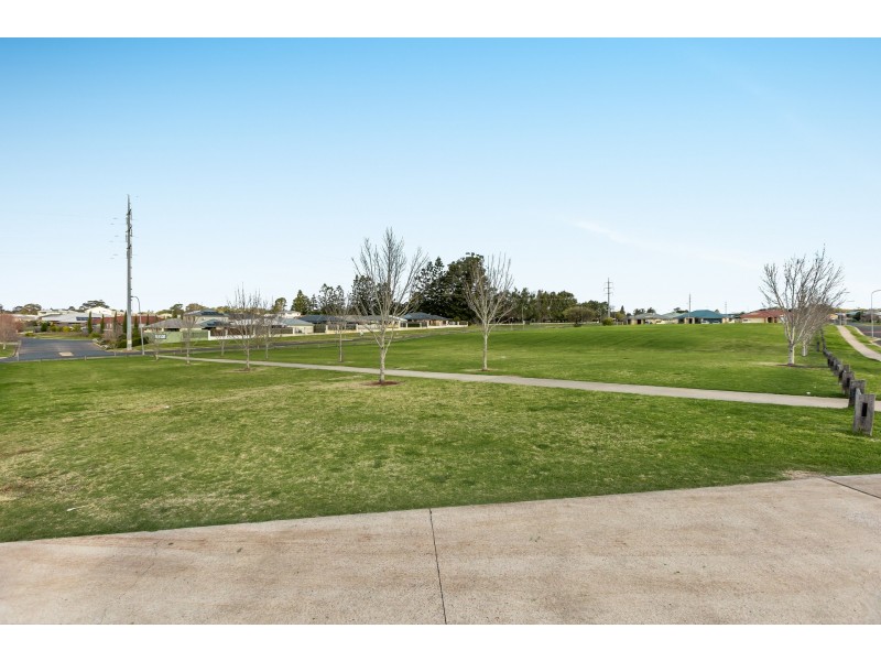 1a Sweeney Street, Kearneys Spring QLD 4350