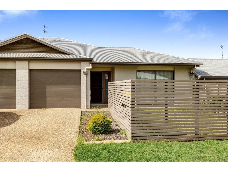 2/11 Sambar Court, Kearneys Spring QLD 4350