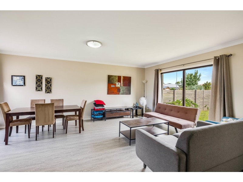 2/11 Sambar Court, Kearneys Spring QLD 4350