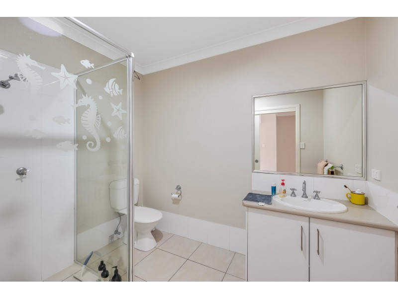 2/11 Sambar Court, Kearneys Spring QLD 4350