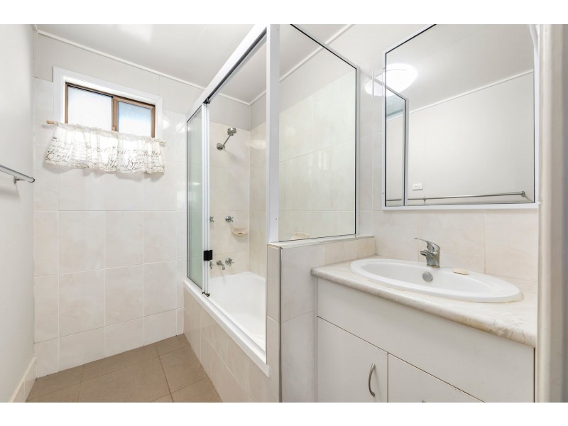 4/4a Cathro Street, Rockville QLD 4350