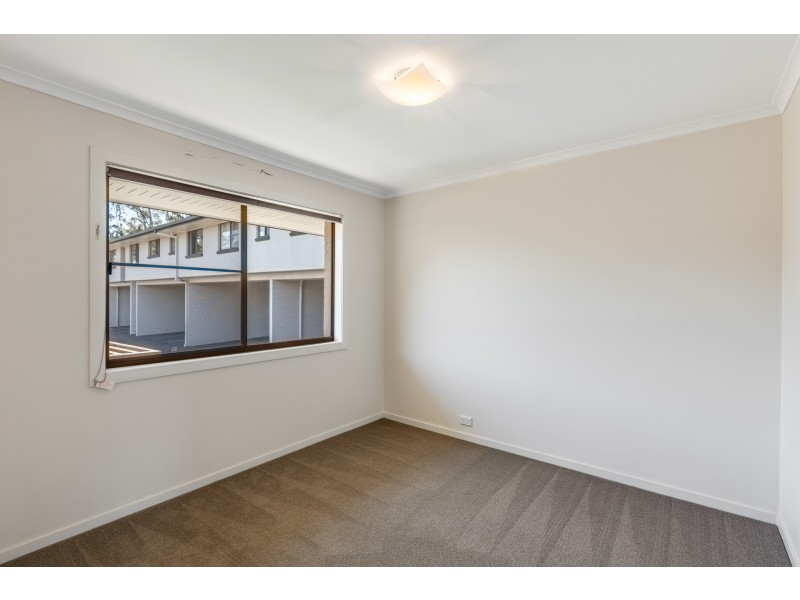 30/2 Benjamin Street, Mount Lofty QLD 4350