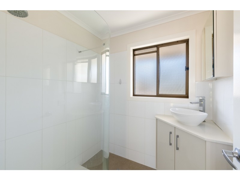 30/2 Benjamin Street, Mount Lofty QLD 4350