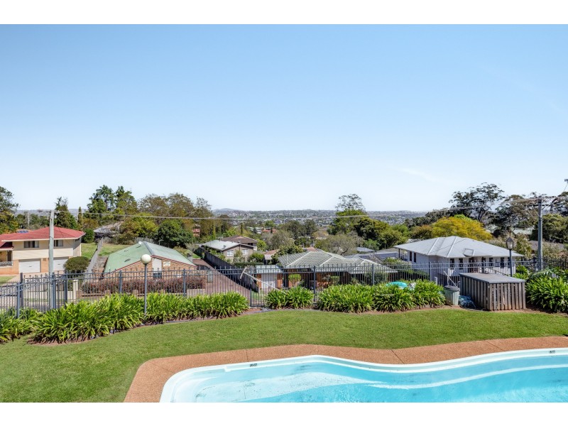 30/2 Benjamin Street, Mount Lofty QLD 4350