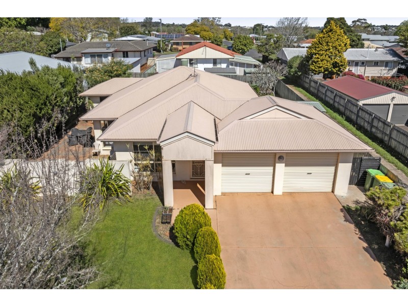 26 Sweetapple Crescent, Centenary Heights QLD 4350