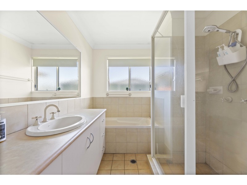 26 Sweetapple Crescent, Centenary Heights QLD 4350