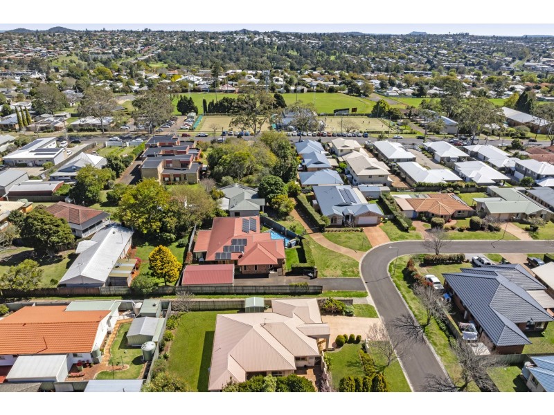 26 Sweetapple Crescent, Centenary Heights QLD 4350