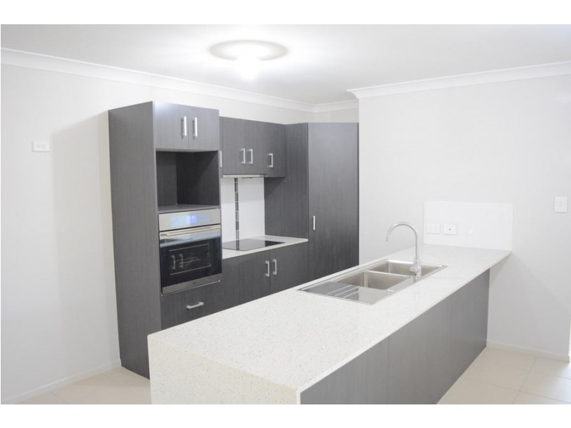1/3 Macrossan Street, Cranley QLD 4350