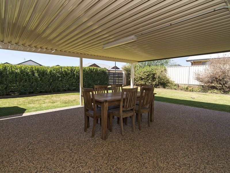 1 Garvan Court, Highfields QLD 4352