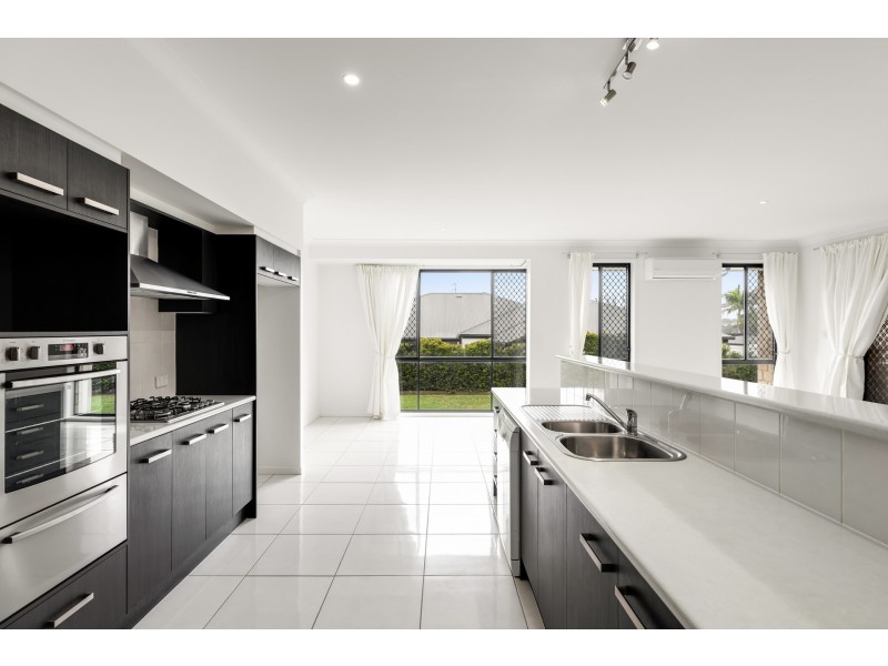 414 MacKenzie Street, Middle Ridge QLD 4350