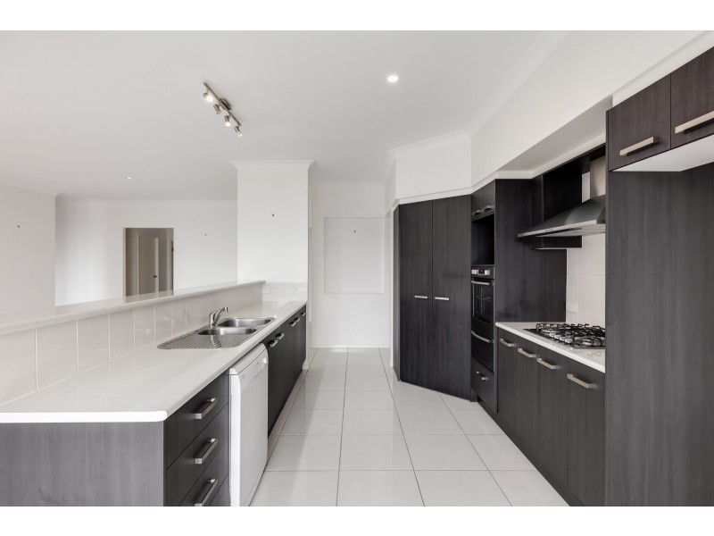 414 MacKenzie Street, Middle Ridge QLD 4350