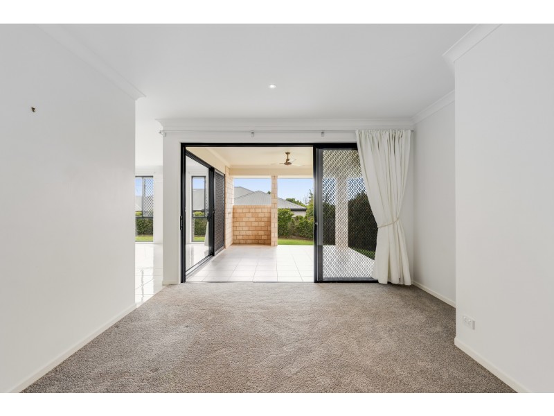 414 MacKenzie Street, Middle Ridge QLD 4350