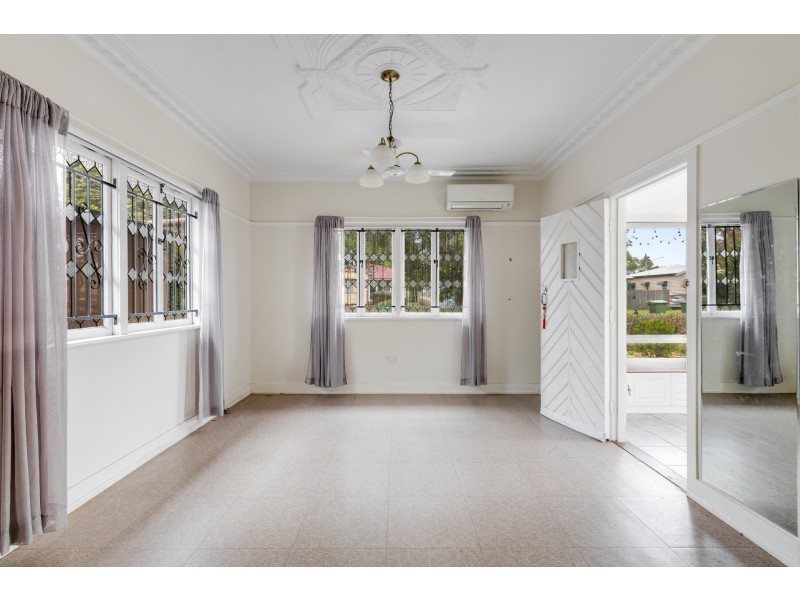 6 McCarthy Street, Newtown QLD 4350