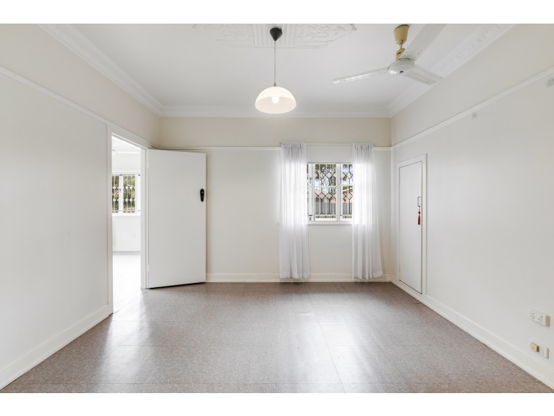 6 McCarthy Street, Newtown QLD 4350