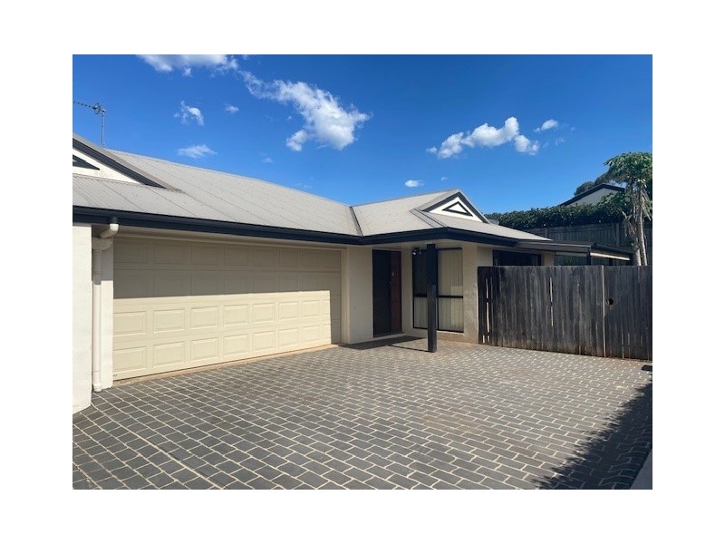 2/206 Stenner Street, Middle Ridge QLD 4350