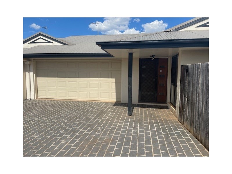 2/206 Stenner Street, Middle Ridge QLD 4350