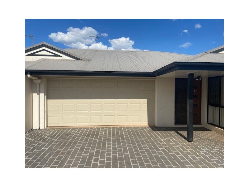2/206 Stenner Street, Middle Ridge QLD 4350