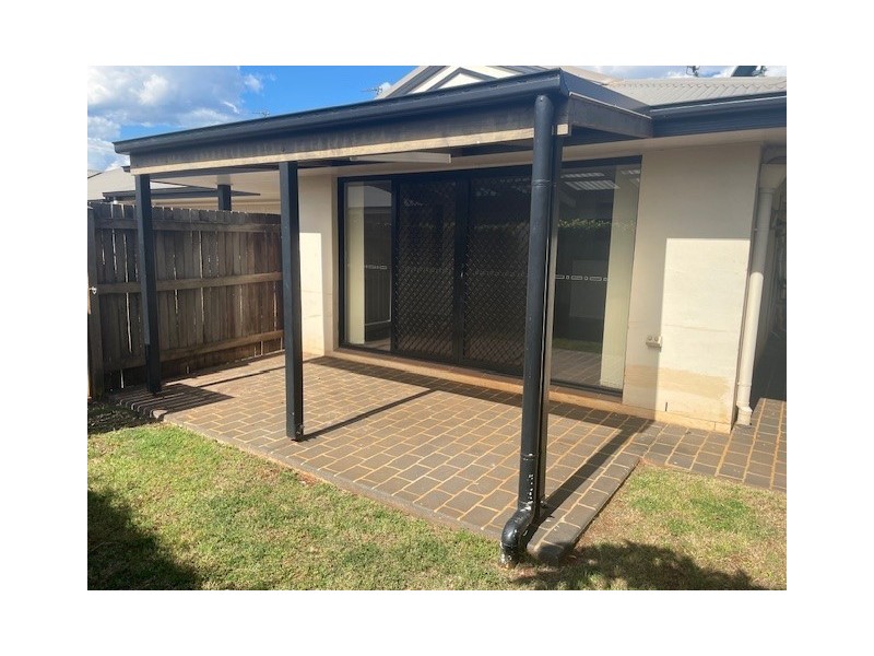 2/206 Stenner Street, Middle Ridge QLD 4350