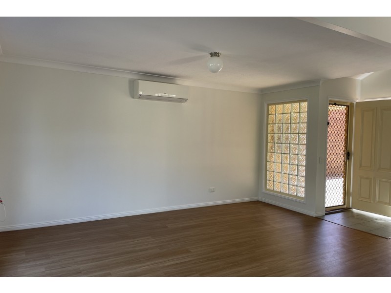 2/390 Stenner Street, Kearneys Spring QLD 4350