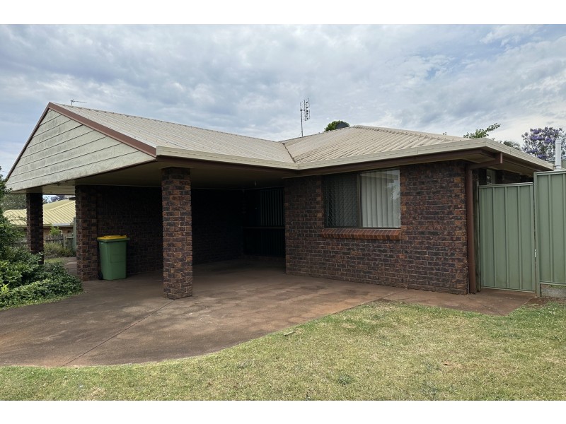 1/13 Sapphire Court, Kearneys Spring QLD 4350