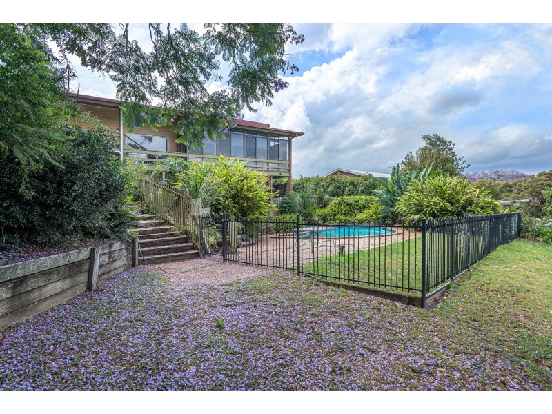 13 Murphys Creek Road, Blue Mountain Heights QLD 4350