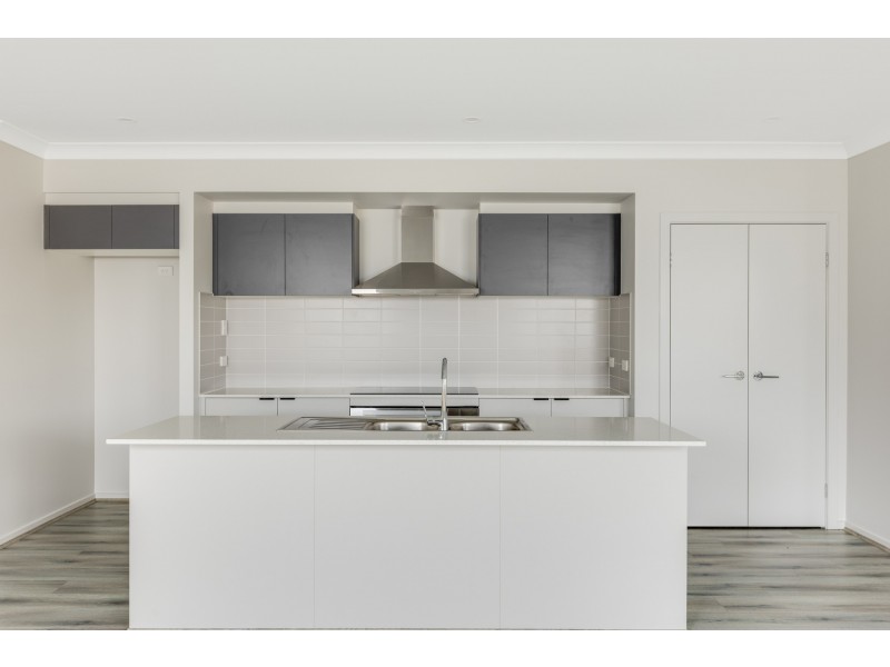 9 Dallas Street, Cotswold Hills QLD 4350