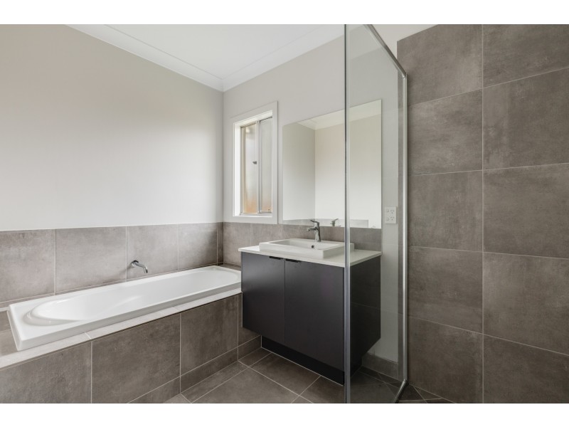 9 Dallas Street, Cotswold Hills QLD 4350