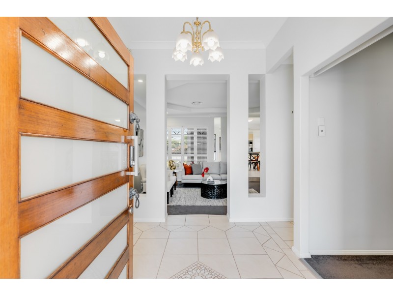 43 Windemere Terrace, Mount Lofty QLD 4350