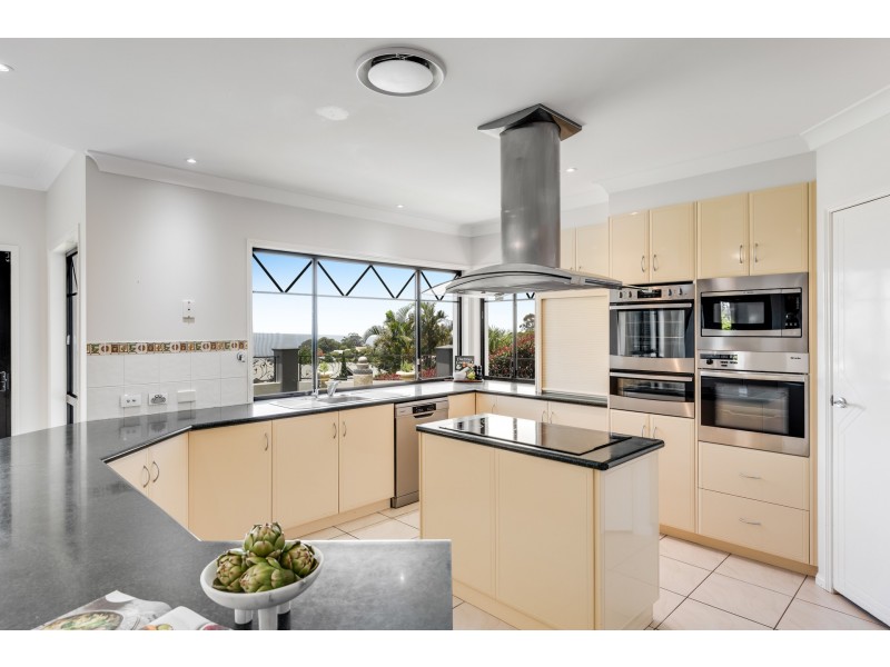 43 Windemere Terrace, Mount Lofty QLD 4350