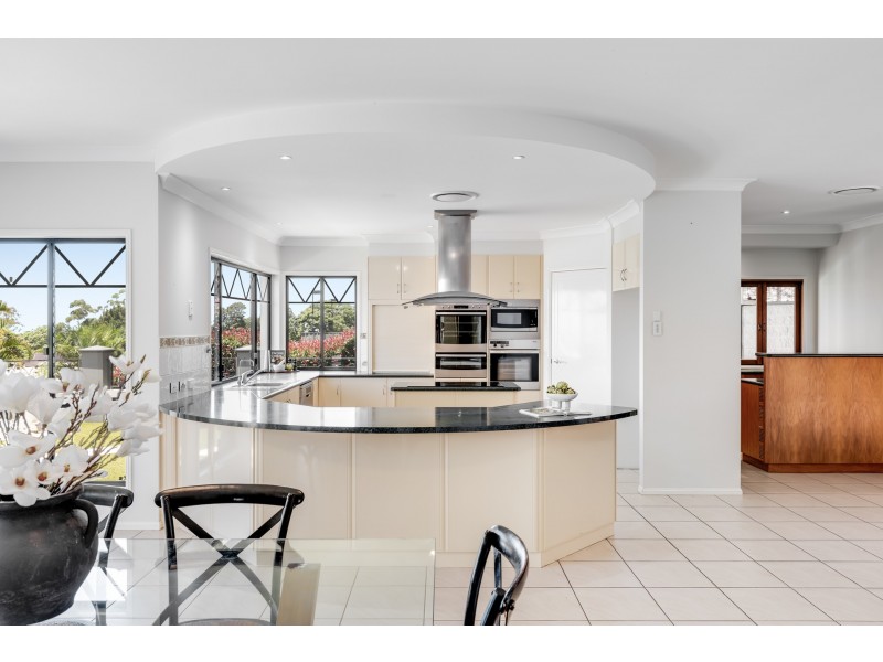 43 Windemere Terrace, Mount Lofty QLD 4350