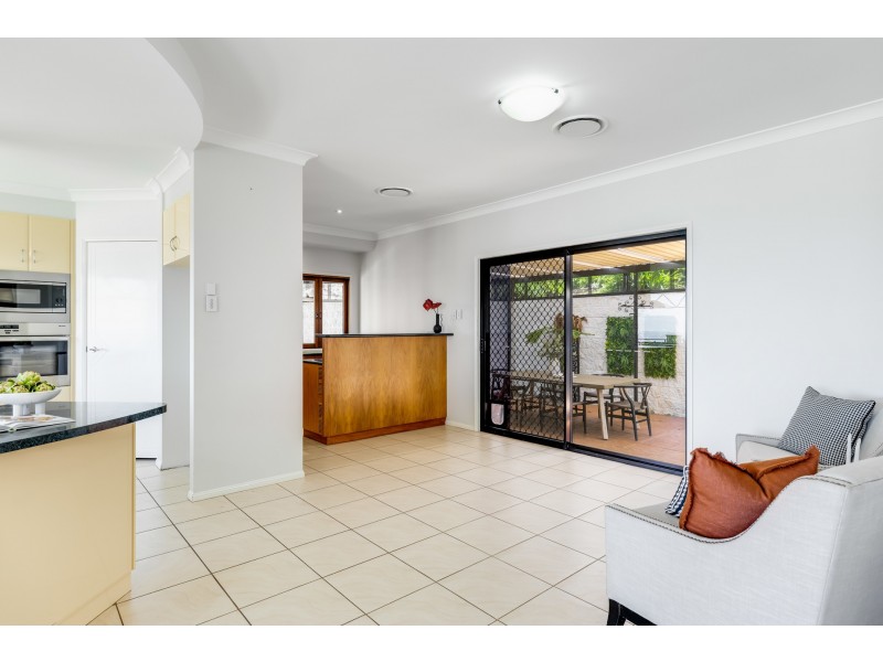 43 Windemere Terrace, Mount Lofty QLD 4350