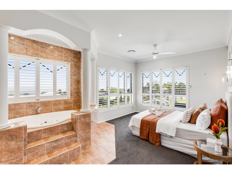43 Windemere Terrace, Mount Lofty QLD 4350