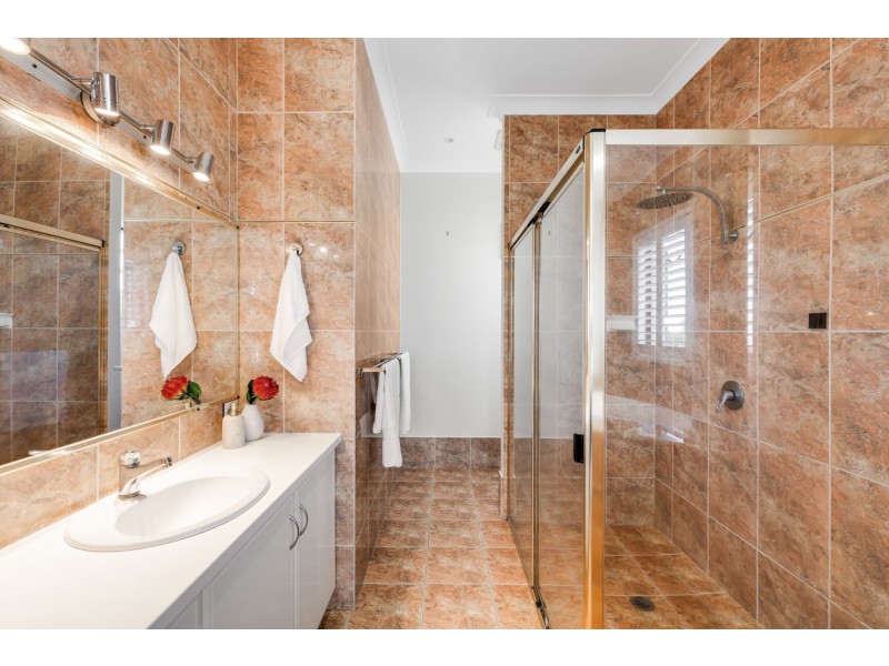 43 Windemere Terrace, Mount Lofty QLD 4350